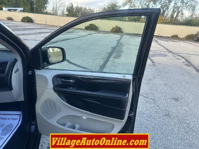Used 2019 Dodge Grand Caravan SE w/ UConnect Hands-Free Group FWD image 29