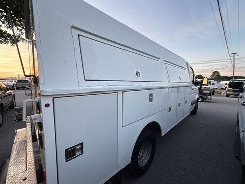Used 2018 Mercedes-Benz Sprinter 3500 w/ Swivel Seat Package image 5