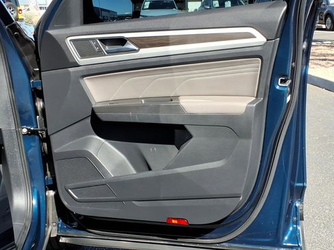 Certified 2023 Volkswagen Atlas SE w/ Black Wheel Package image 15