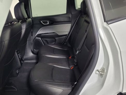 Used 2024 Jeep Compass Latitude image 27