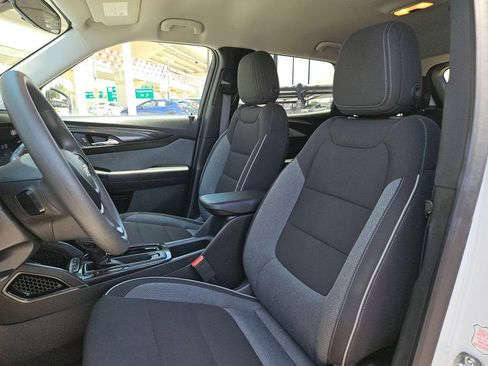 Used 2025 Chevrolet TrailBlazer LT AWD/4WD image 16