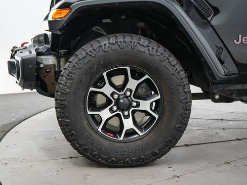 Used 2018 Jeep Wrangler Unlimited Rubicon w/ Dual Top Group AWD/4WD image 29