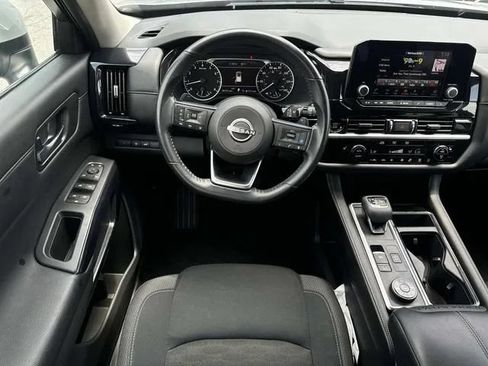 Used 2025 Nissan Pathfinder SV AWD/4WD image 16