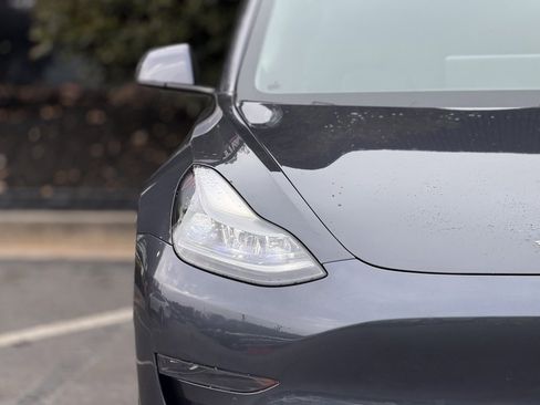 Used 2021 Tesla Model 3 Standard Range Plus image 4