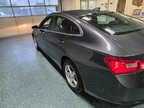 Used 2017 Chevrolet Malibu LS FWD image 9
