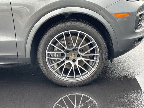 Used 2023 Porsche Cayenne AWD/4WD image 12