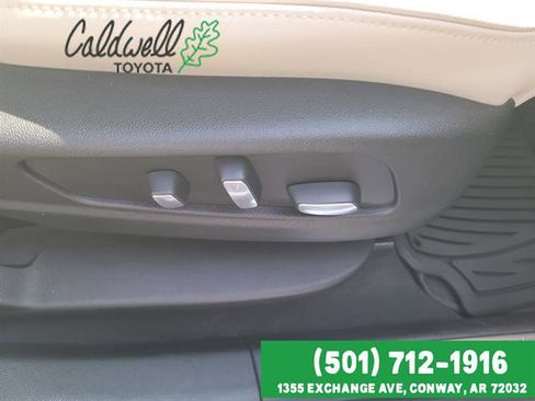 Used 2018 Cadillac XT5 Luxury w/ Driver Awareness Package image 29