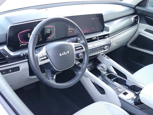 Used 2023 Kia Telluride S image 6