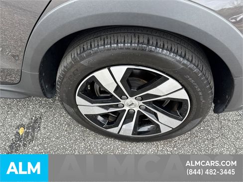 Used 2024 Volvo V60 B5 Cross Country Plus image 24