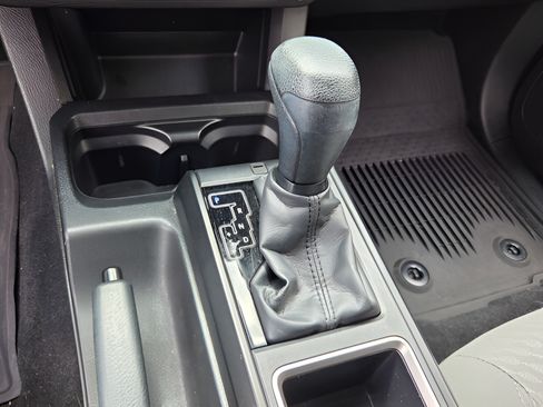 Used 2022 Toyota Tacoma SR w/ SR Convenience Package RWD image 24