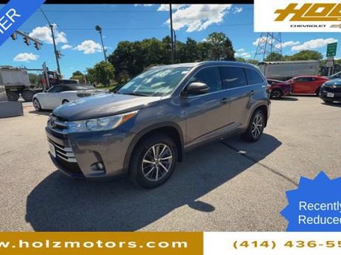 Used 2017 Toyota Highlander XLE AWD/4WD image 4