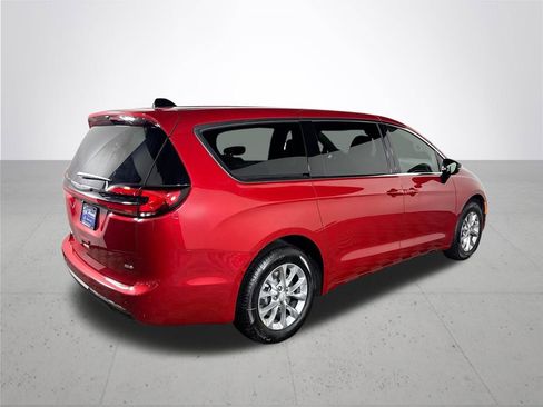 New 2026 Chrysler Pacifica Select AWD/4WD image 6
