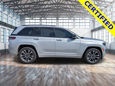 Used 2022 Jeep Grand Cherokee Overland w/ Luxury Tech Group IV image 3