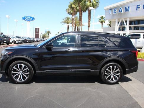 Certified 2025 Ford Explorer ST-Line AWD/4WD image 4