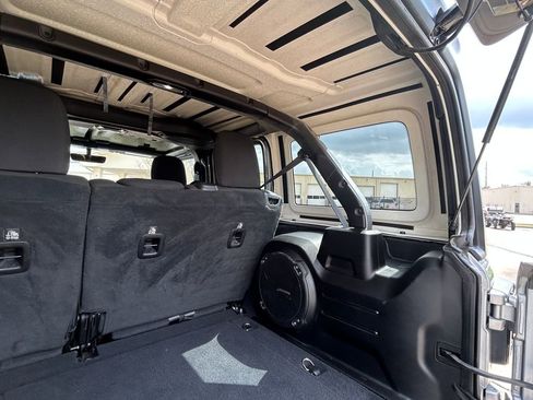 Used 2020 Jeep Wrangler Unlimited Rubicon AWD/4WD image 10