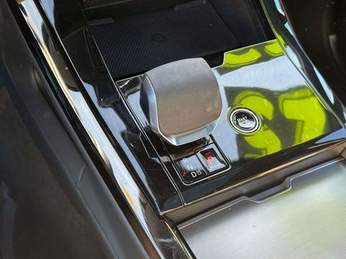 Used 2025 Land Rover Range Rover Sport SE image 30