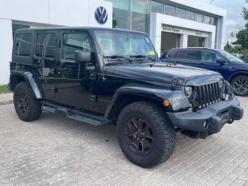 Used 2016 Jeep Wrangler Unlimited Sahara AWD/4WD image 3