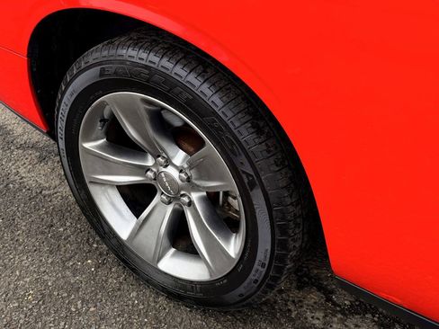 Used 2015 Dodge Challenger SXT RWD image 31