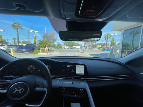 Used 2025 Hyundai Elantra Limited image 35