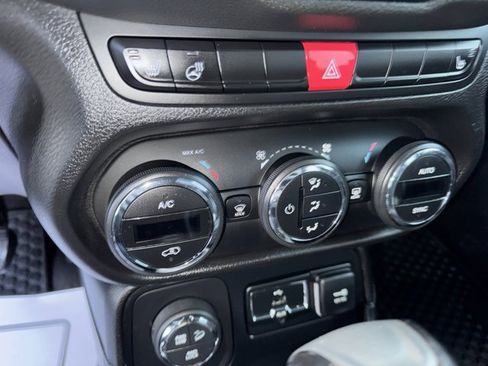 Used 2017 Jeep Renegade Trailhawk image 19