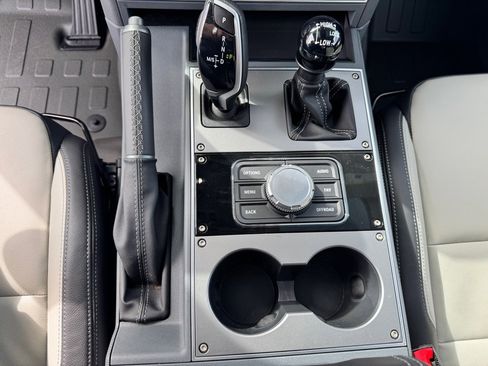 Used 2025 INEOS Grenadier Fieldmaster Edition image 14