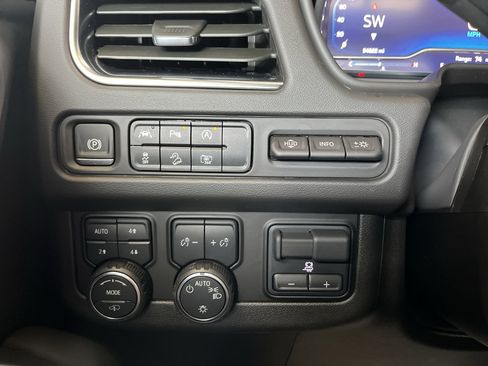 Used 2024 Chevrolet Tahoe High Country AWD/4WD image 34