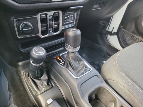 Used 2025 Jeep Wrangler Unlimited Sport AWD/4WD image 19