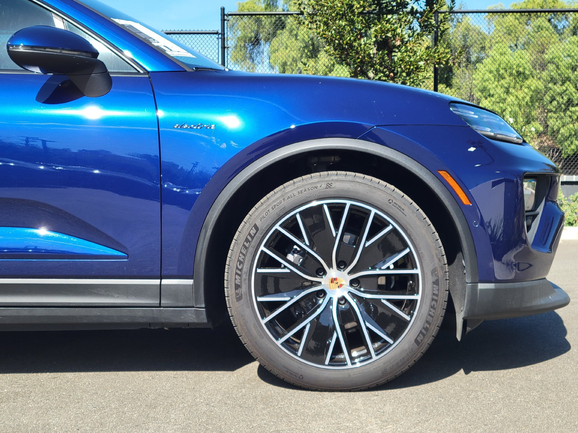 Certified 2024 Porsche Macan 4 Electric AWD/4WD image 11
