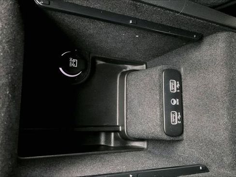 Certified 2023 Chrysler 300 Touring image 10