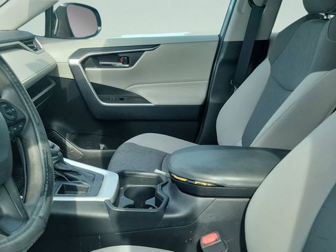 Certified 2020 Toyota RAV4 XLE FWD image 8