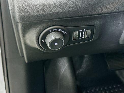 Used 2019 Jeep Compass Limited FWD image 16