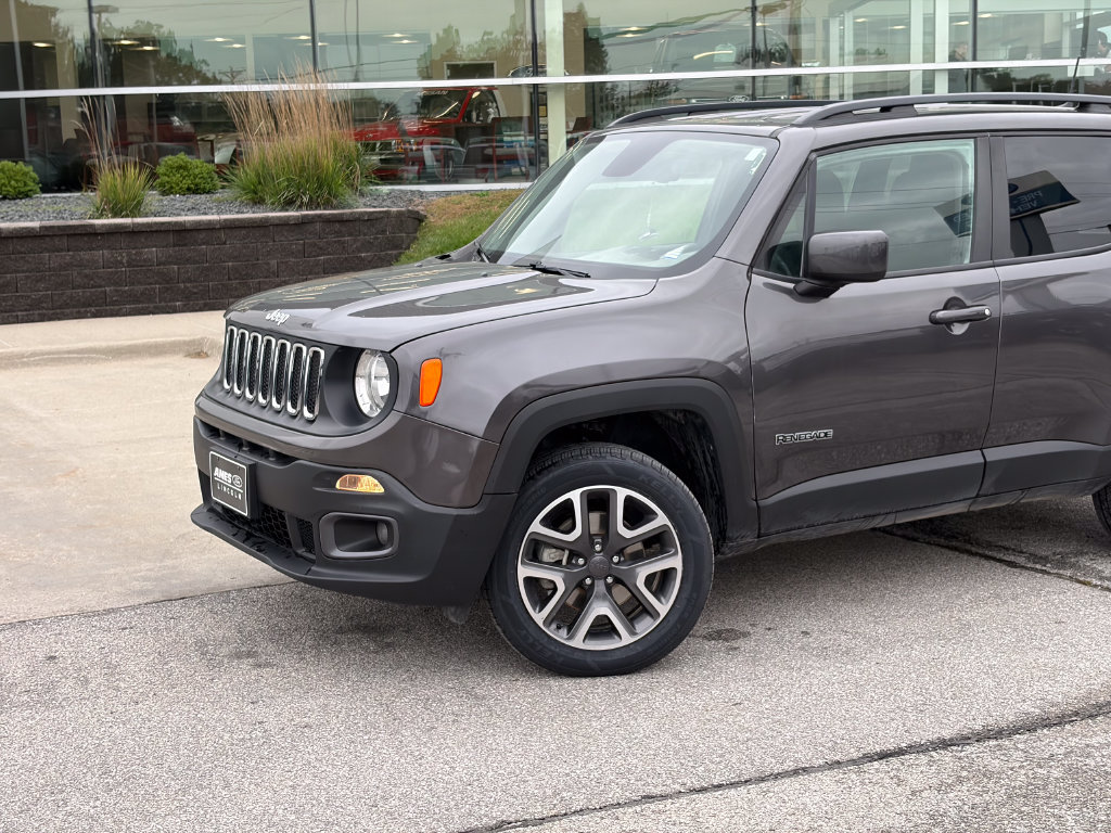 Used 2018 Jeep Renegade Latitude w/ Cold Weather Group AWD/4WD image 2