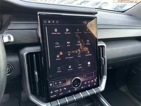 Used 2025 GMC Acadia Elevation image 23