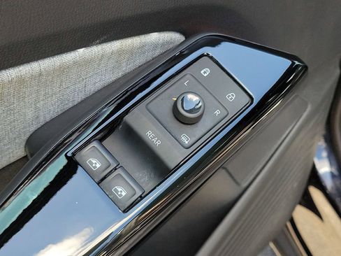Certified 2023 Volkswagen ID.4 Pro RWD image 18