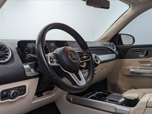 Used 2022 Mercedes-Benz GLB 250 w/ Premium Package Lite image 24