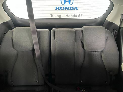 Used 2024 Kia Carnival LX image 20