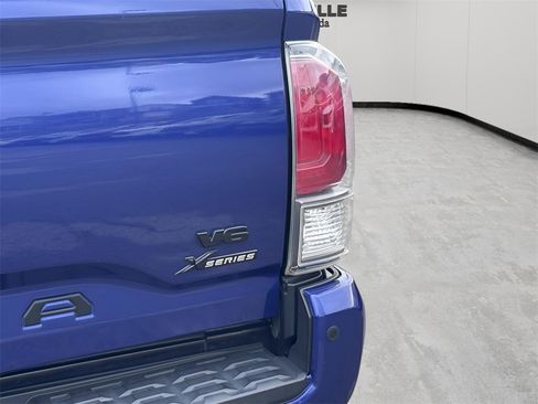 Used 2022 Toyota Tacoma TRD Off-Road image 7