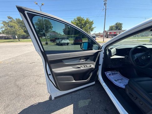 Used 2025 Nissan Murano SL AWD/4WD image 17