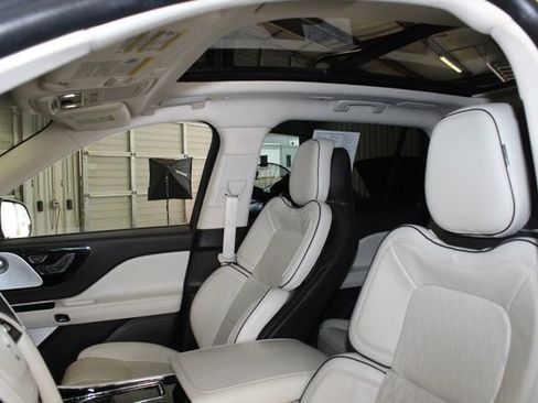 Used 2022 Lincoln Aviator Black Label w/ Dynamic Handling Package AWD/4WD image 11