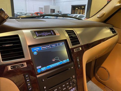 Used 2009 Cadillac Escalade AWD image 30