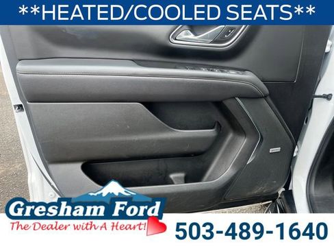 Used 2023 Chevrolet Suburban Premier image 12