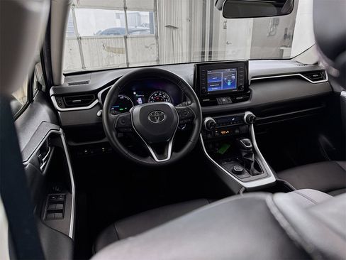 Certified 2022 Toyota RAV4 XLE Premium image 19