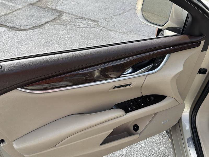 Used 2015 Cadillac XTS Premium FWD image 9