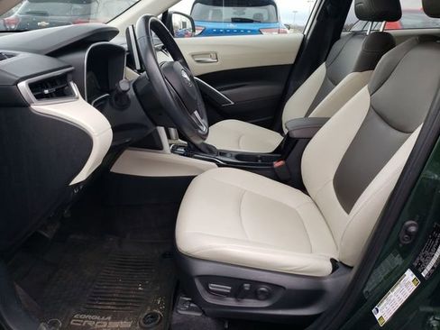 Used 2023 Toyota Corolla Cross XLE w/ Convenience Package AWD/4WD image 9