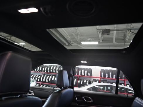 Used 2019 Ford Explorer Platinum image 24