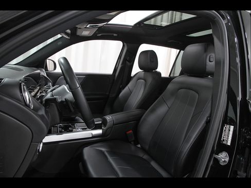 Used 2020 Mercedes-Benz GLB 250 4MATIC image 5