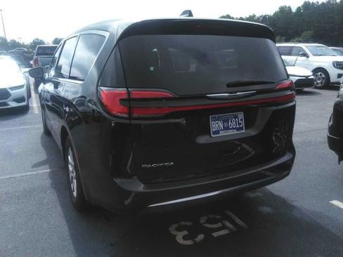 Certified 2024 Chrysler Pacifica Touring-L FWD image 4