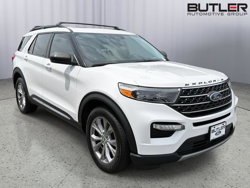 Certified 2022 Ford Explorer XLT w/ Equipment Group 202A RWD image 8