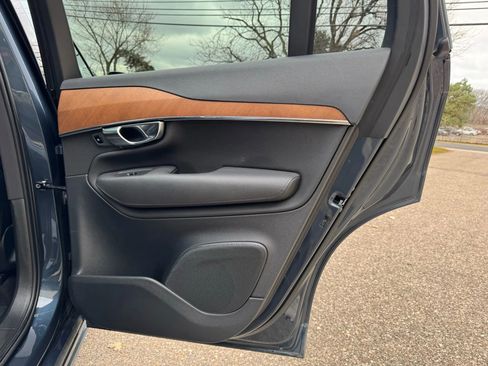 Used 2021 Volvo XC90 T6 Momentum w/ Protection Package Premier image 34
