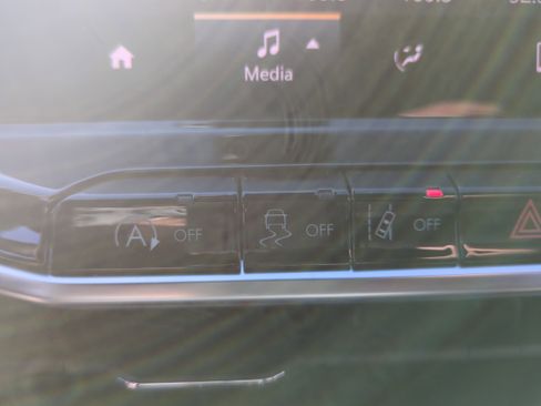 Used 2024 Jeep Compass Latitude image 16